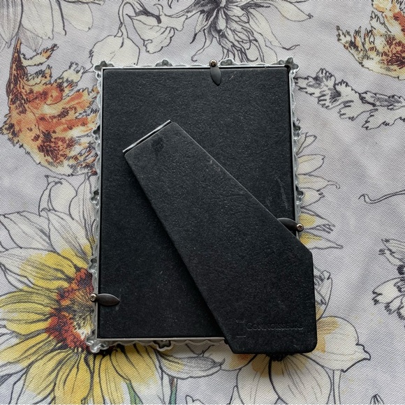 Connoisseur Floral Trim Metal Picture Frame Silver Tone with Glass - Picture 6 of 7